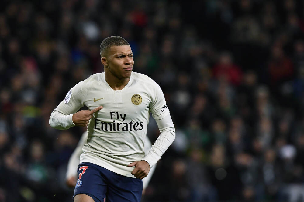 银行、锂矿概念大涨 地产股集体异动 背后原因都有啥？